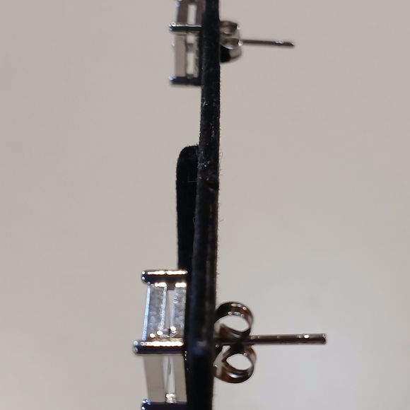 💎 Stainless Steel Square CZ Post Back Studs💎 - Picture 7 of 9